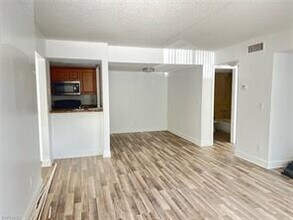 201 Santa Clara Dr-Unit -201-5 in Naples, FL - Building Photo - Building Photo