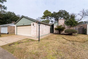 5046 Spring Forest Dr in Houston, TX - Building Photo