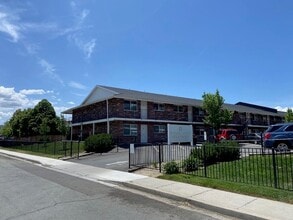 Royal Vista Apartments in Carson City, NV - Building Photo - Building Photo