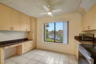 5519 Fairway Park Dr in Boynton Beach, FL - Foto de edificio - Building Photo