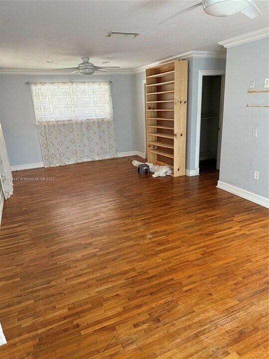 15635 NW 2nd Ct in Miami, FL - Building Photo