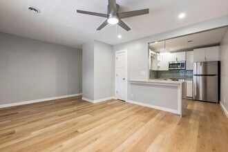 811 N Pleasant St in Springdale, AR - Building Photo - Building Photo