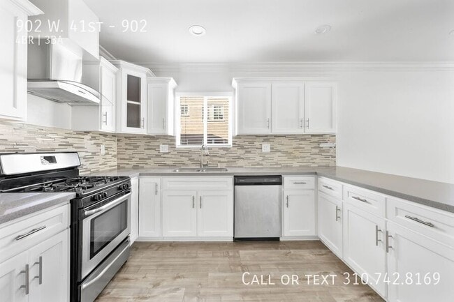 902 W 41st Dr in Los Angeles, CA - Building Photo - Building Photo