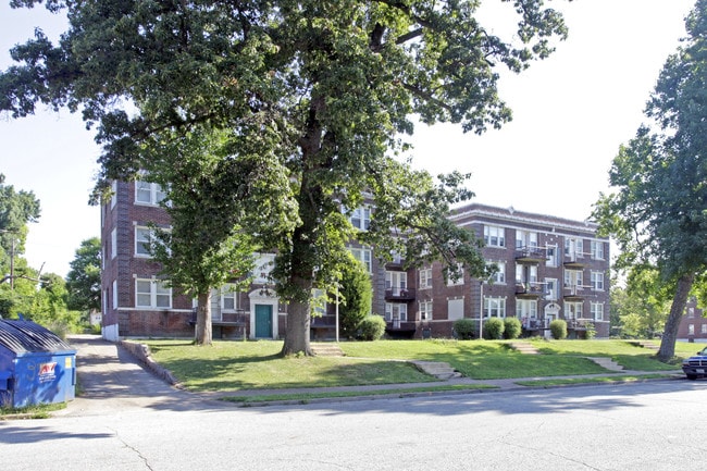 5803 Cabanne Ave in St. Louis, MO - Foto de edificio - Building Photo