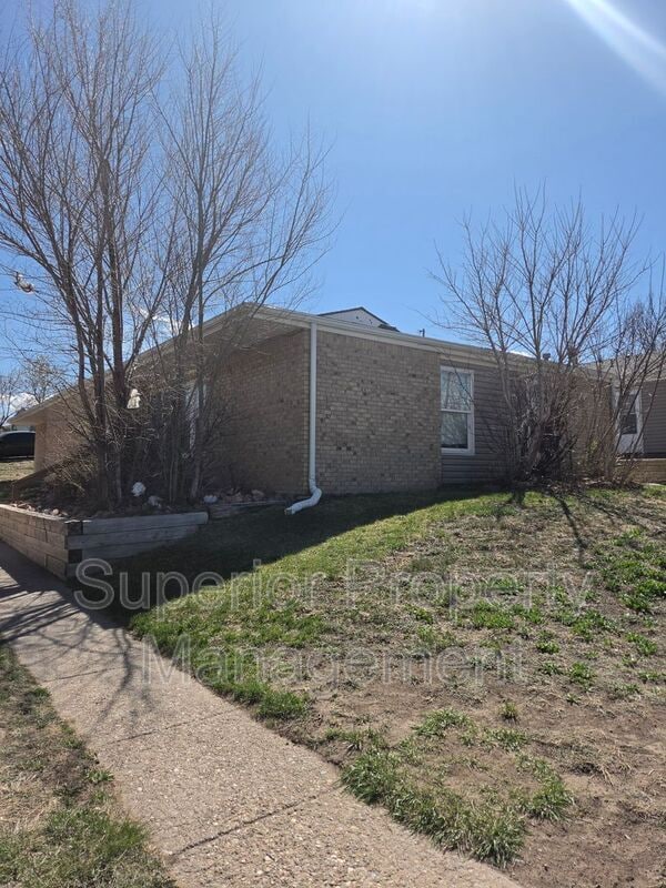 property at 517 W 5th St