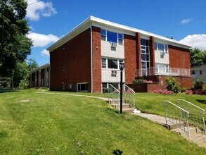 Maple Gardens in Montclair, NJ - Building Photo - Interior Photo