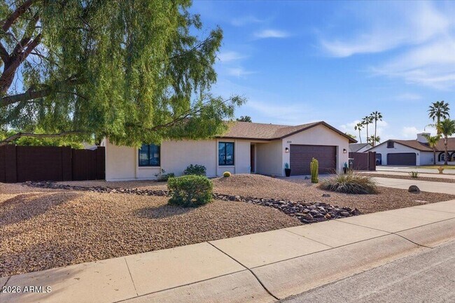 6101 E Greenway Ln in Scottsdale, AZ - Foto de edificio - Building Photo