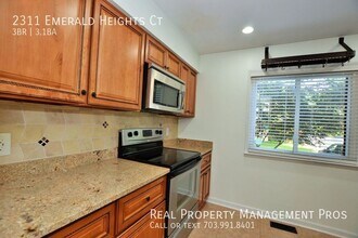 2311 Emerald Heights Ct in Reston, VA - Building Photo - Building Photo