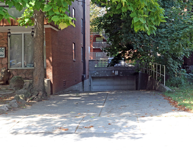 Emerald Gardens in Hamilton, ON - Building Photo - Building Photo