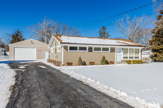 23174 N Prairie Ln in Prairie View, IL - Building Photo - Building Photo