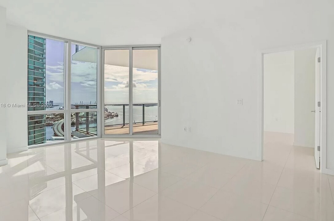 851 NE 1st Ave, Unit 3407AB in Miami, FL - Building Photo