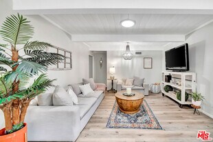 22059 Ybarra Rd in Los Angeles, CA - Building Photo