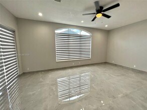 3810 SW 51st St in Fort Lauderdale, FL - Foto de edificio - Building Photo