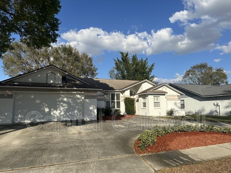 2626 Crestfield Dr in Valrico, FL - Building Photo