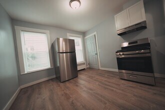6 Knowles Ave in Saugus, MA - Building Photo - Building Photo
