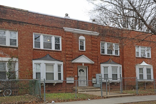 1226 Staples St NE in Washington, DC - Building Photo - Building Photo