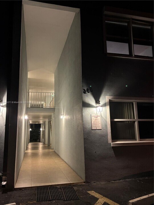 260 S Cypress Rd in Pompano Beach, FL - Building Photo