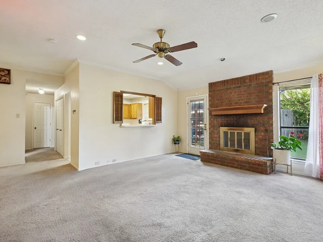 2812 Springhaven Ct in Bedford, TX - Building Photo - Building Photo