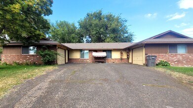 3708 W 6th Ave in Kennewick, WA - Building Photo - Building Photo