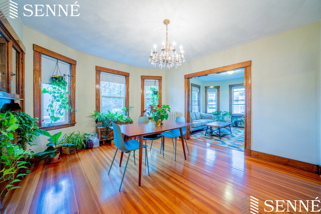 7 Ware St, Unit 2 in Somerville, MA - Foto de edificio