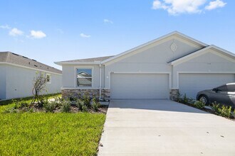 2418 Bending Bonsai Dr in Wesley Chapel, FL - Building Photo - Building Photo
