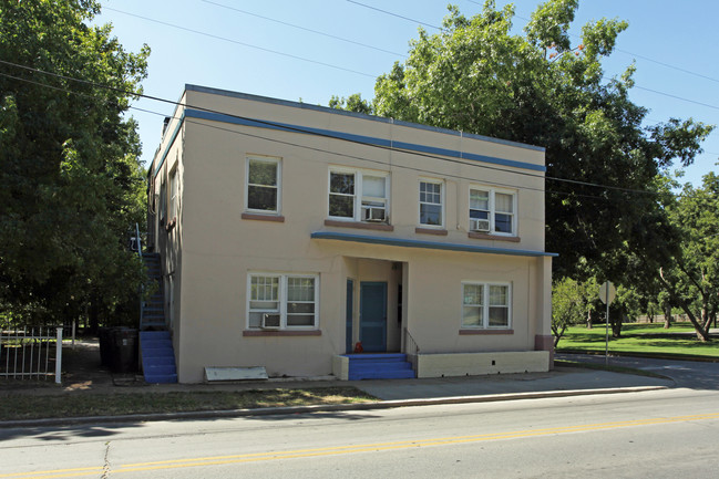 930 W Boyd St in Norman, OK - Foto de edificio - Building Photo