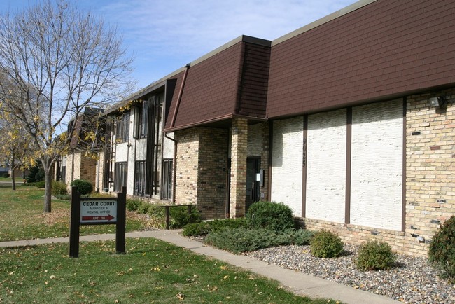 Cedar Court Apartments in Bloomington, MN - Building Photo - Building Photo