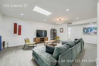 555 Canosa Ave in Las Vegas, NV - Building Photo - Building Photo