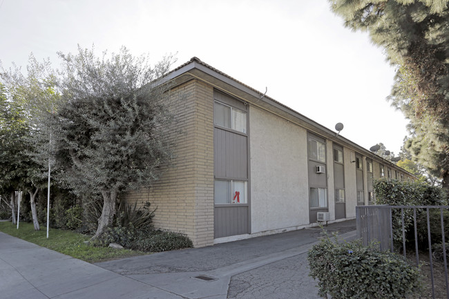 Artesia Court in Bellflower, CA - Foto de edificio - Building Photo