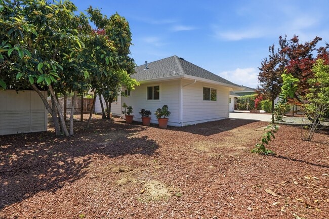 21060 Tulita Ct in Cupertino, CA - Building Photo - Building Photo