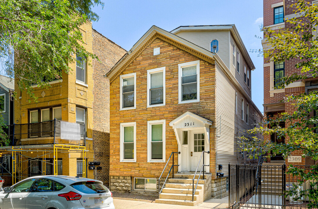 2311 N Greenview Ave in Chicago, IL - Building Photo