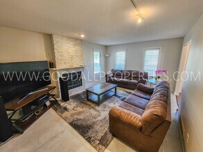 1828 NW 87th Pl in Clive, IA - Building Photo - Building Photo