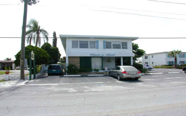 137 104th Ave in Treasure Island, FL - Building Photo