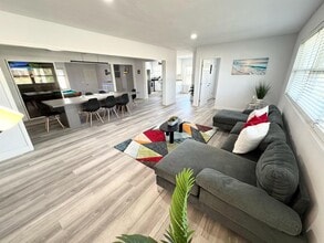 2326 S Peninsula Dr in Daytona Beach, FL - Building Photo - Building Photo