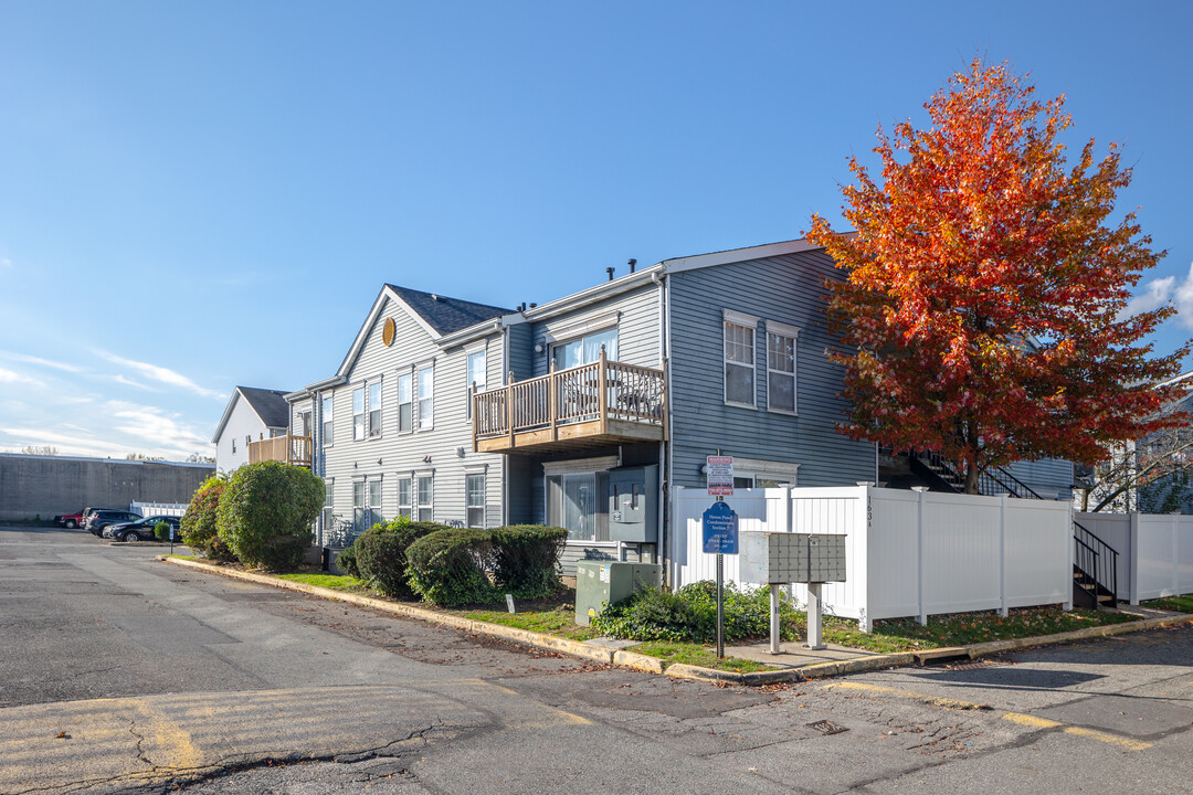 Heron Pond Condominium in Staten Island, NY - Building Photo