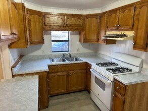 1220 Graham St in Paris, TX - Foto de edificio - Building Photo