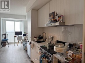 195 Commerce St in Vaughan, ON - Building Photo - Building Photo