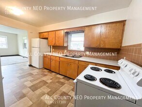 481 Tompkins Ave in Akron, OH - Building Photo - Building Photo