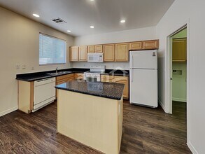 17403 W Langer Ln in Surprise, AZ - Building Photo - Building Photo