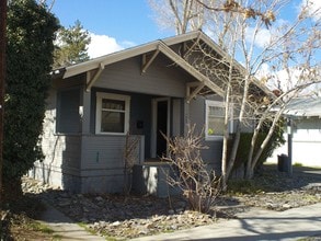 Single Family Homes in Sparks, NV - Foto de edificio - Building Photo