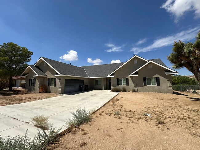 58064 Bonanza Dr in Yucca Valley, CA - Building Photo - Building Photo