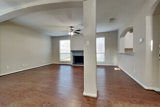 19819 Sternwood Manor Dr in Spring, TX - Foto de edificio - Building Photo