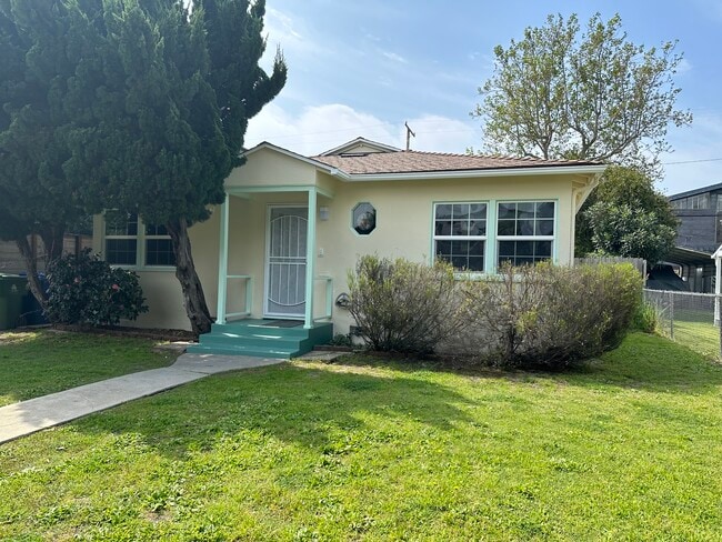 property at 2133 Glyndon Ave