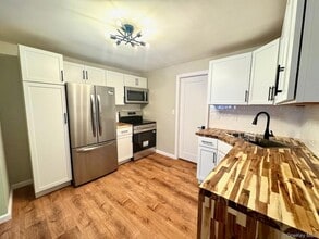 121 Main St in Livingston Manor, NY - Building Photo - Building Photo