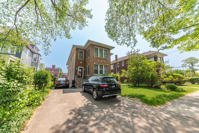 property at 426 S Elmwood Ave