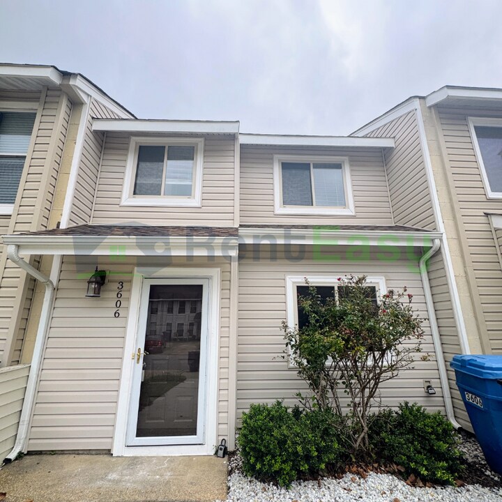 3606 Chimney Creek Dr in Virginia Beach, VA - Building Photo