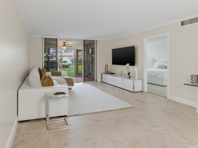 911 Gardenia Dr in Delray Beach, FL - Building Photo - Building Photo