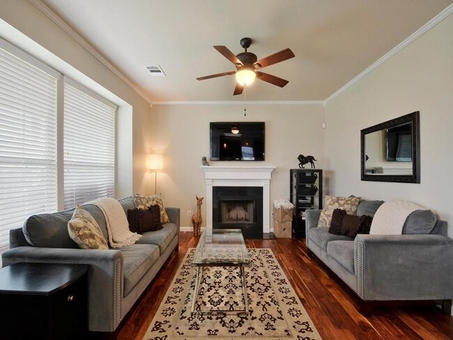 property at 3105 Lynnbrook Dr