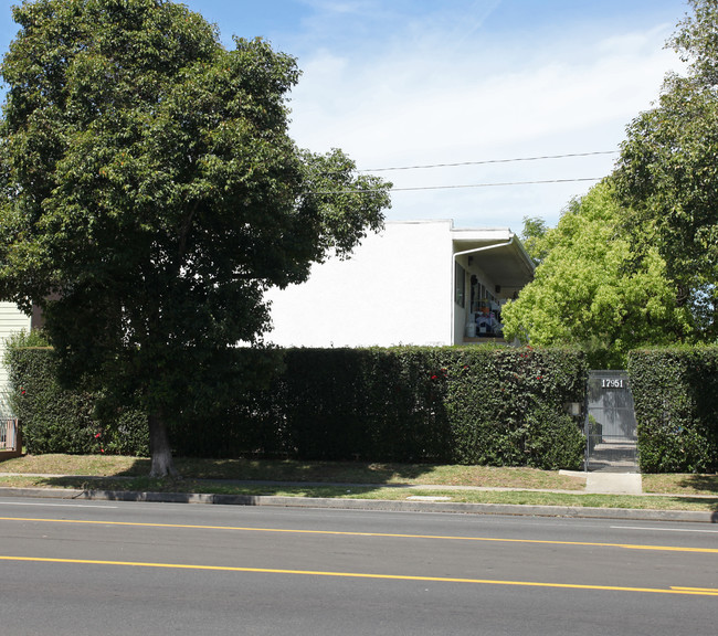 17951 Roscoe Blvd in Northridge, CA - Building Photo - Building Photo