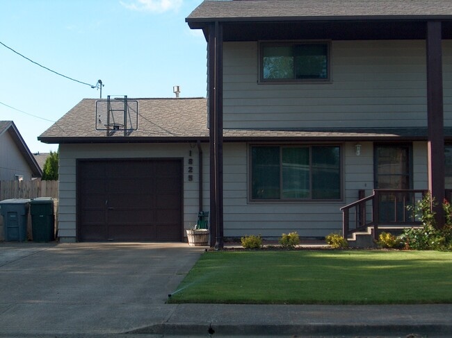 1825 17th Ave in Albany, OR - Foto de edificio - Building Photo